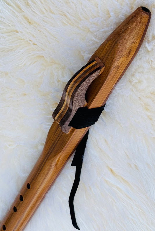Native American style bass flute Cedar D 440Hz