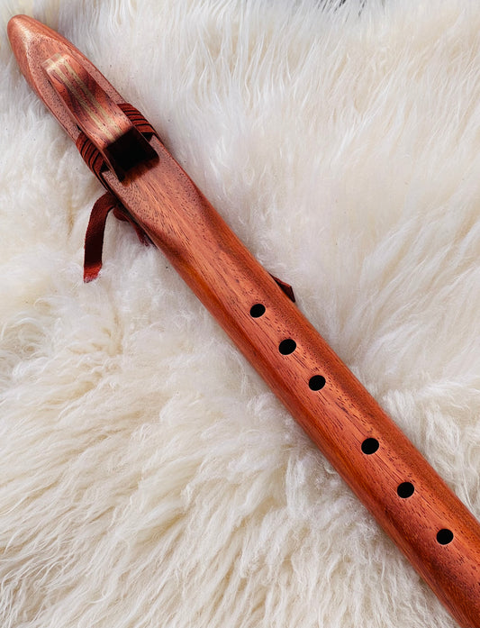 Native American style bass flute Red padauk D 440Hz