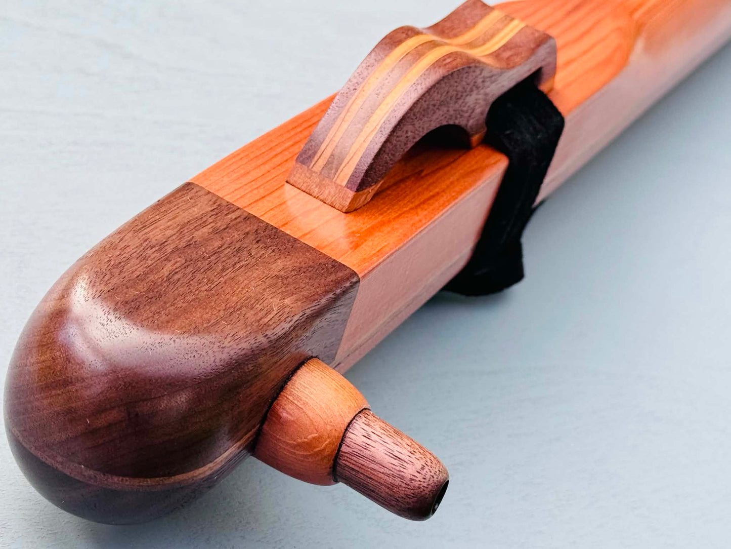 Native American style bass flute Aromatic cedar LOW G 440Hz