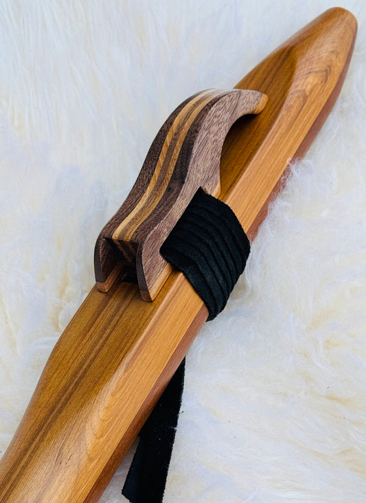 Native American style bass flute Cedar D 440Hz
