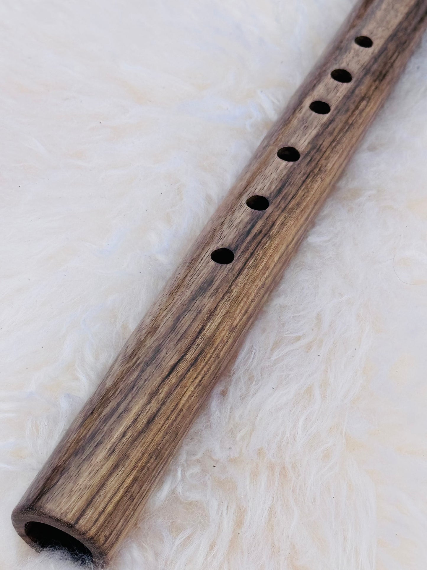 Native American style flute Amazakoue G 432Hz